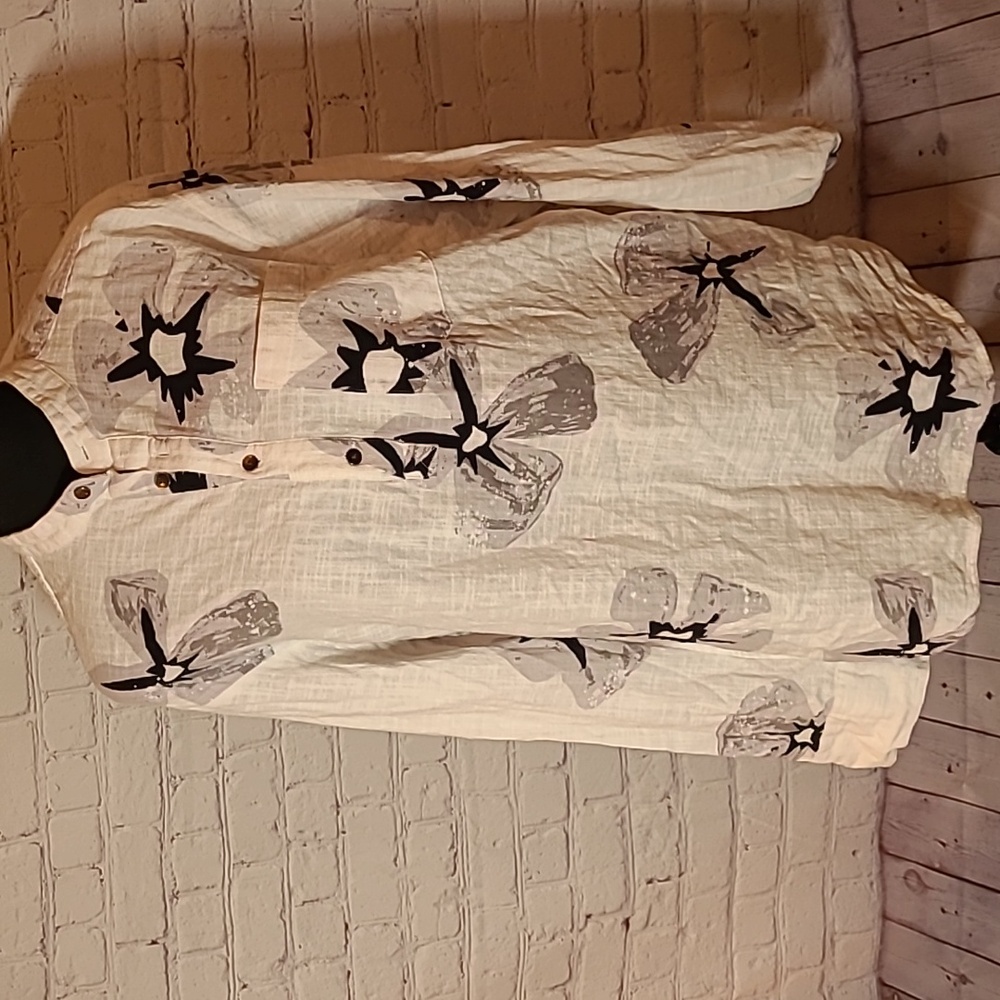 White Gray Flowers Medium Popever Top Long Sleeve Half Button Cottage Resort